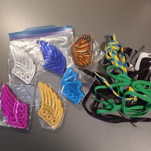Set of laced shoe accessories